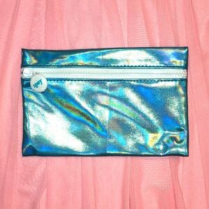 NEW Ipsy makeup bag; iridescent aqua blue; white zipper/pull; aqua blue lining